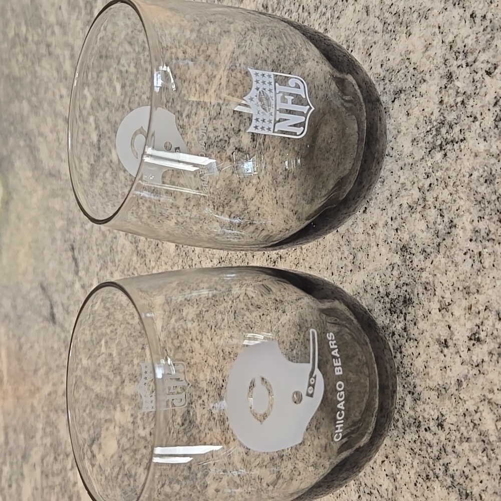Official NFL Smoked Glass "Chicago Bears" Etched Drink Wine Glasses - 2